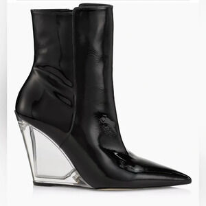 NWOB Stuart Weitzman Patent Leather Black Wedge Booties in size 6